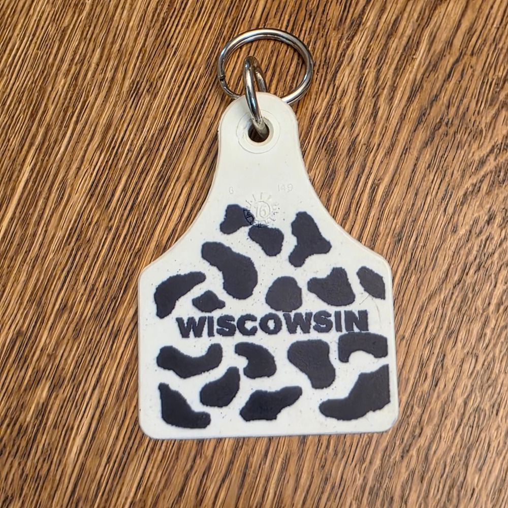Wiscowsin‎ Cow Print Ear Tag Keychain Wisconsin Dairy Souvenir White Black Y2K